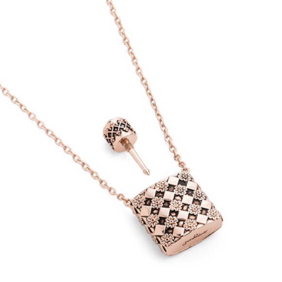 Jewelmint Flora Pendant Necklace