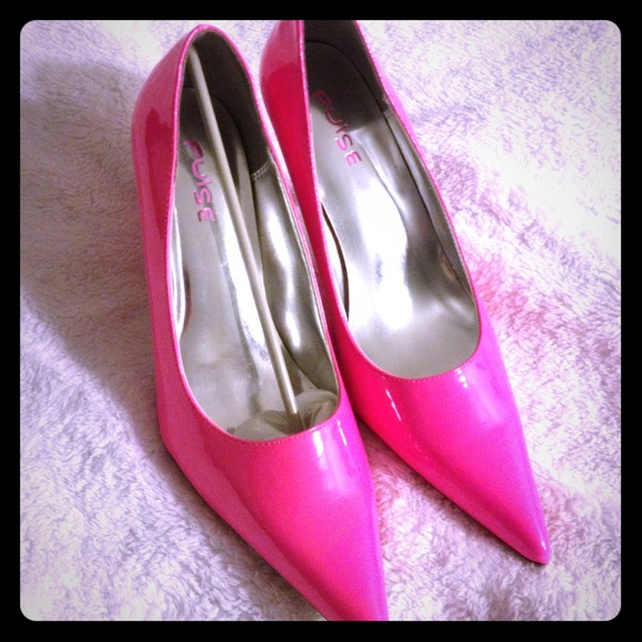 ---SOLD---Hotpink pumps size 10