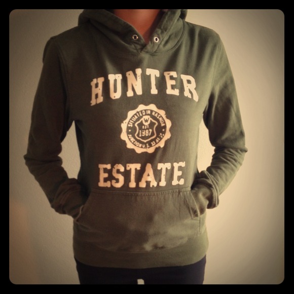 Hunter's Estate Green Sweater - Picture 1 of 1