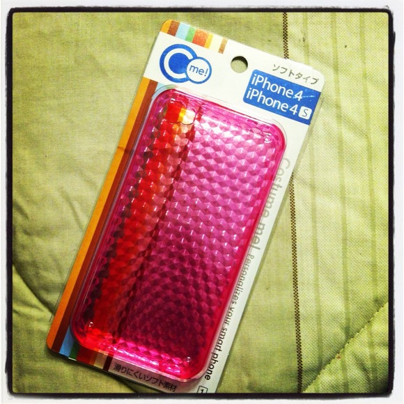 iPhone 4 case in see through pink hard rubber