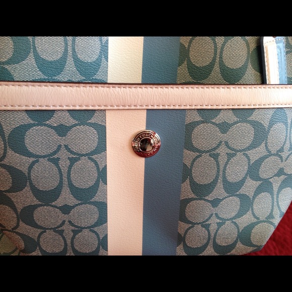 SOLD! Selling a genuine Coach Leather diaper bag - Picture 2 of 4