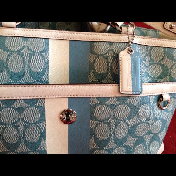 SOLD! Selling a genuine Coach Leather diaper bag - Picture 3 of 4