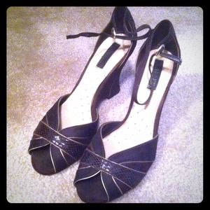 Vintage looking brown and gold wedges