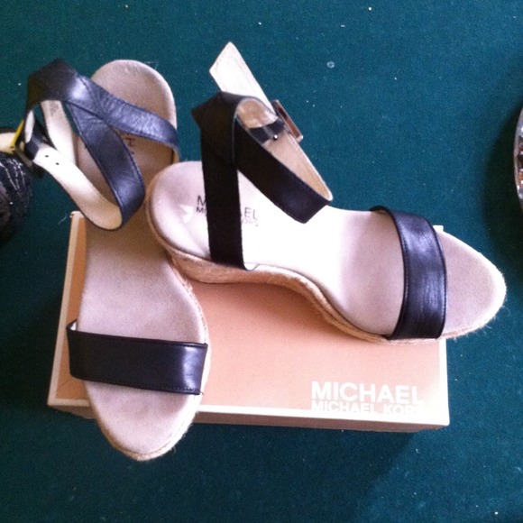REDUCED❤❤💲💲⬇⬇. NOW $70!!!!!