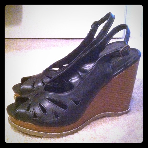 Shoes - ❕❕Reserved❕❕Black peep toe wedge