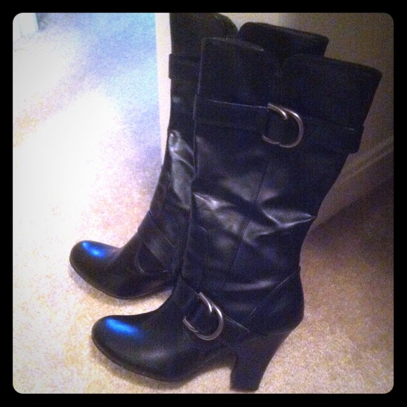 Shoes - American Eagle black boots