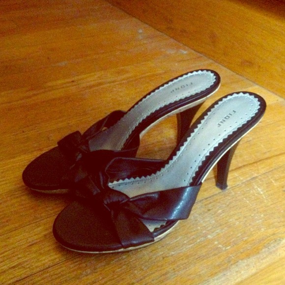 Bow black slip on platform heels pumps