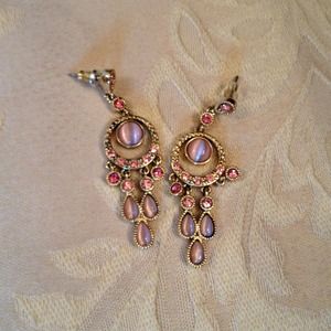 Pink and gold dangle earrings. Comes w box