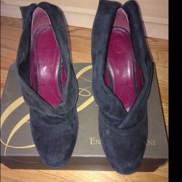 ⛔SOLD⛔Suede cuffed booties - Picture 2 of 4