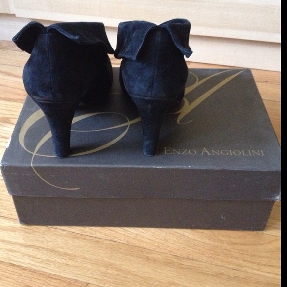 ⛔SOLD⛔Suede cuffed booties - Picture 3 of 4