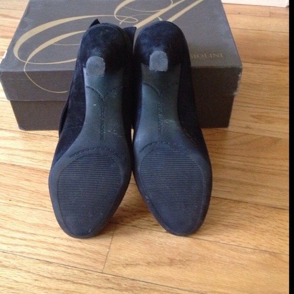 ⛔SOLD⛔Suede cuffed booties - Picture 4 of 4