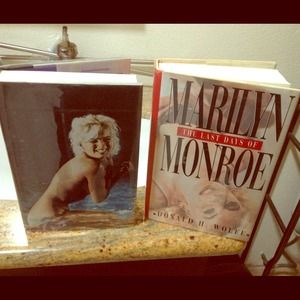 Reserved for @shantia - 2 Marilyn Monroe books
