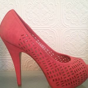 Coral Heels SZ 8 APT 9