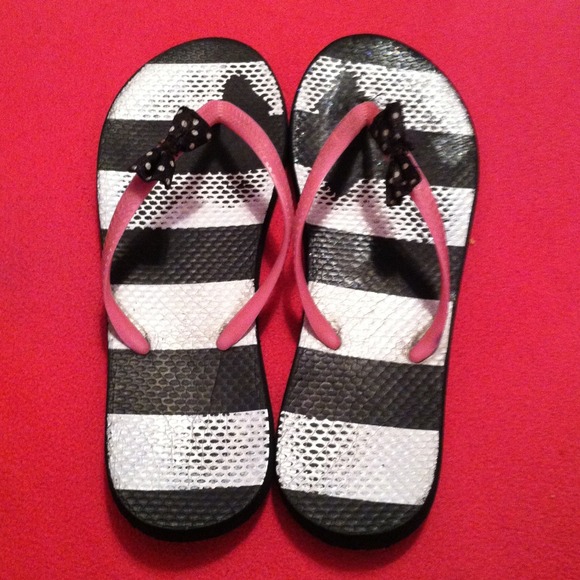 Black and white stripped flip flops! 😊