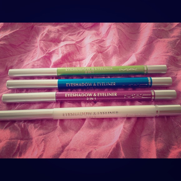 MAC 2in1 eyeshadow and eyeliner