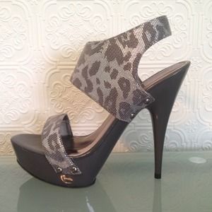 Metallic leopard SZ 9