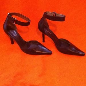 Selling never been worn BCGB size 7 heels.