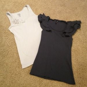 SOLD🌴 2 shades of grey! Tank top duo.