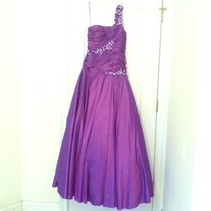 Beautiful prom dress !! ONLY WORN ONCE