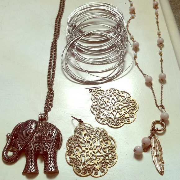 LIMITED TIME JEWELRY BUNDLE 📦!!!