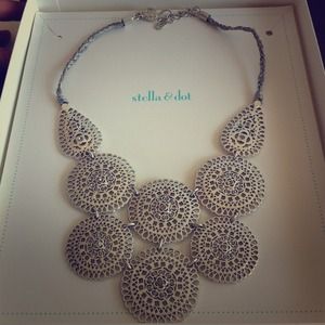 💰💰SOLD!!! Stella & Dot Medina Bib Necklace 💰💰