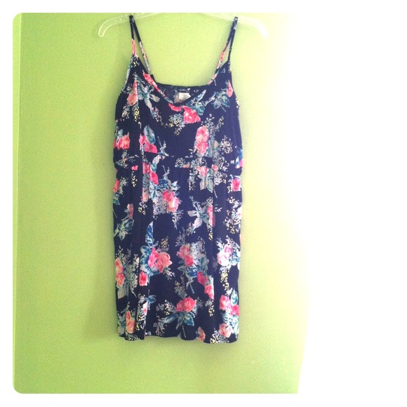 Lily white dress  Dresses & Skirts - Floral patterned dress