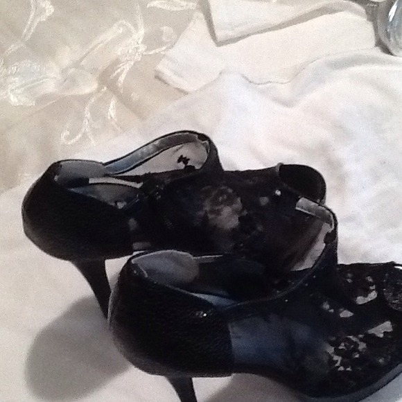 Beautiful black heels with sheer material NWT
