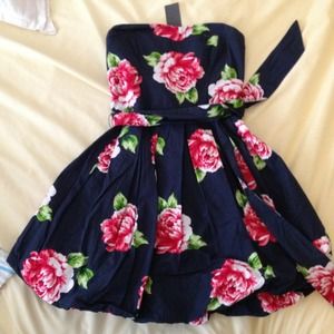 Abercrombie & Fitch strapless dress. New with tag