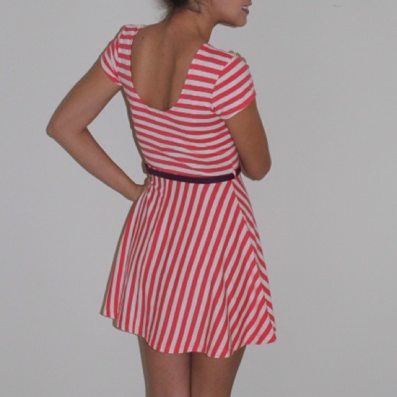 SOLDinBUNDLE Very Feminine Dress Med - Picture 3 of 3