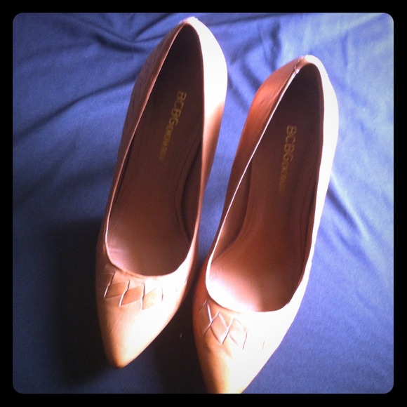 Bcbg and guess pumps bundle