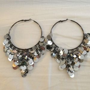 SOLD @wwhorton Silver shimmer earrings!