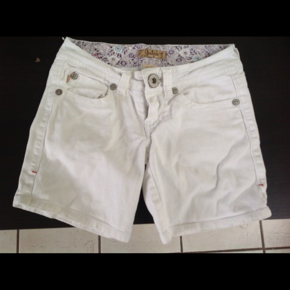 White Bermuda