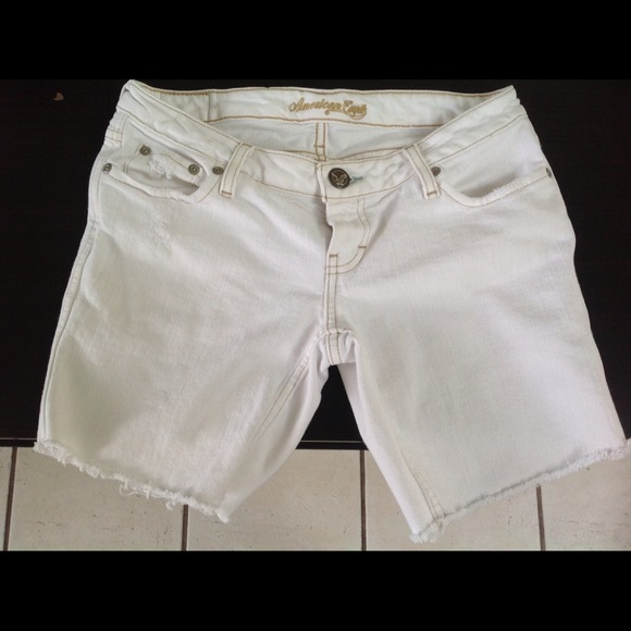 Cute white bermuda