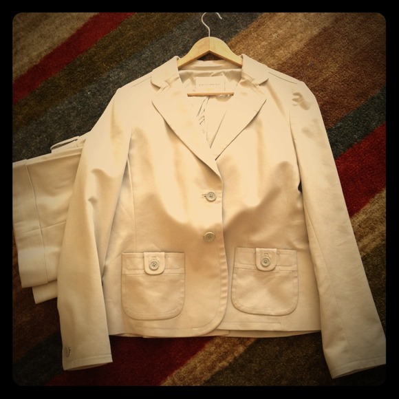 Banana Republic Jackets & Blazers - Light beige Banana Republic pant suit