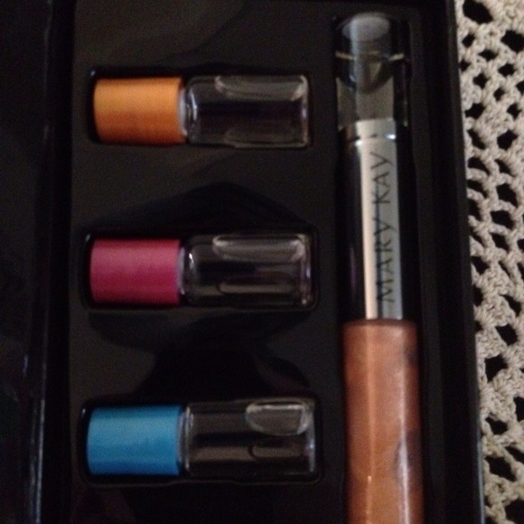 Mary Kay Fragrance/Lip Gloss Duo