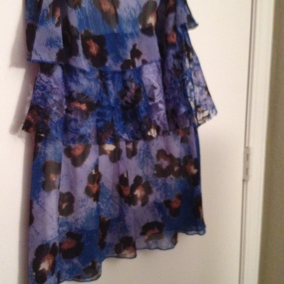 Bundled- Ruffle Tunic - Picture 2 of 2