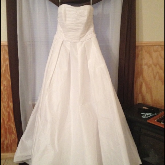Strapless David's bridal gown NWT