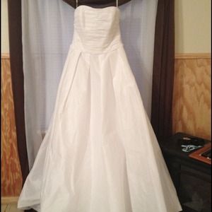 Strapless David's bridal gown NWT