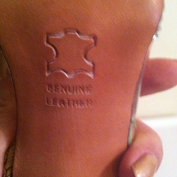 Gorgeous jeweled heels - Picture 4 of 4