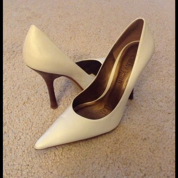 Very white Cathy Jeans pumps
