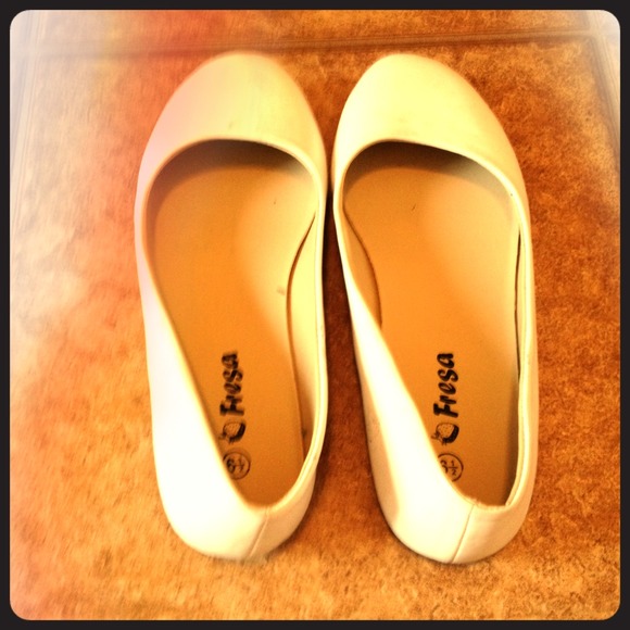Flat shoes