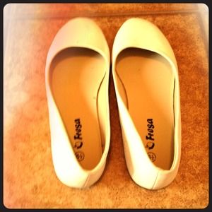 Flat shoes