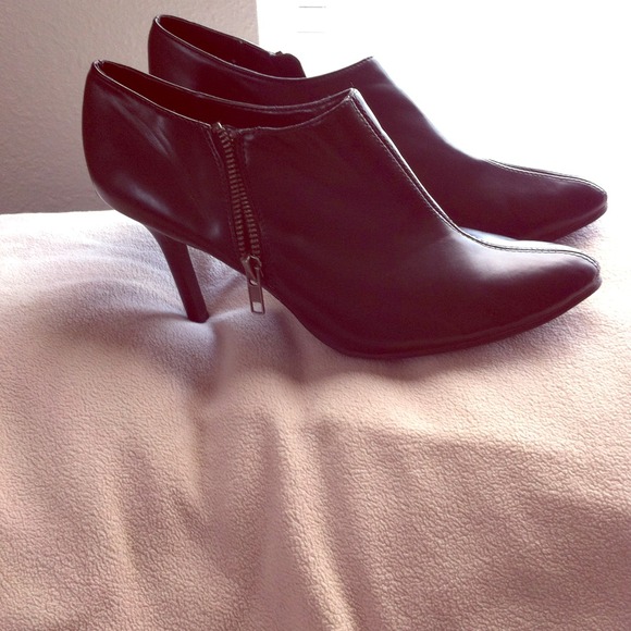 Worthington black booties+***TRADED!!+***