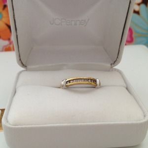 10k gold band ring with diamonds