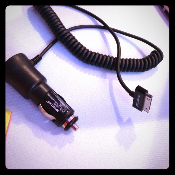 iPhone 4 car charger - Picture 1 of 2