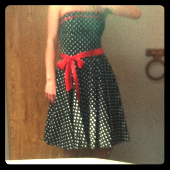 Classic, gorgeous a stand out dress!