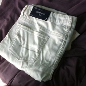 American Eagle Skinny Kick White wash jeans