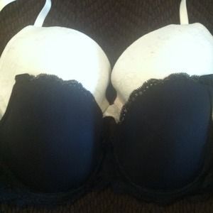 2 Victoria secret 34DD Bra's.