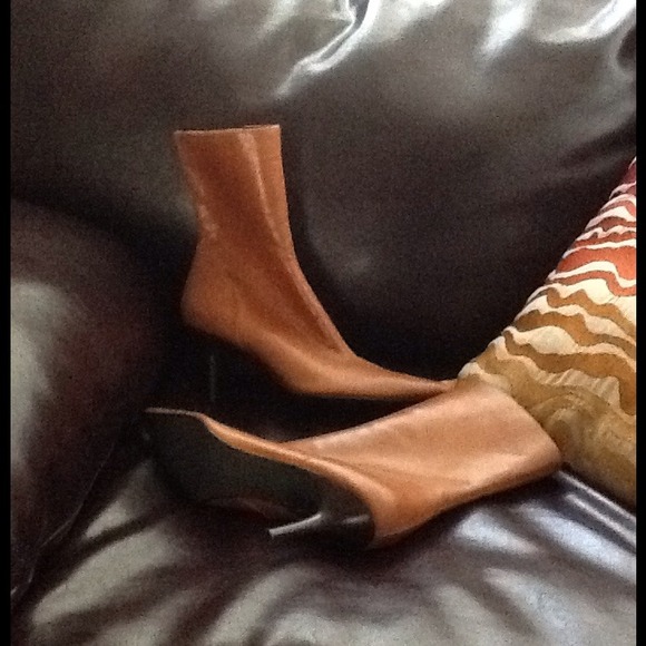 Steve Madden pointed toe leather boots