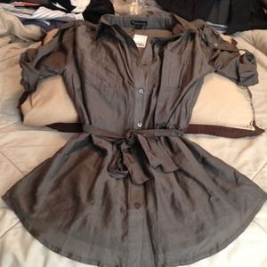 NWT Forever21 shirt with cute detail